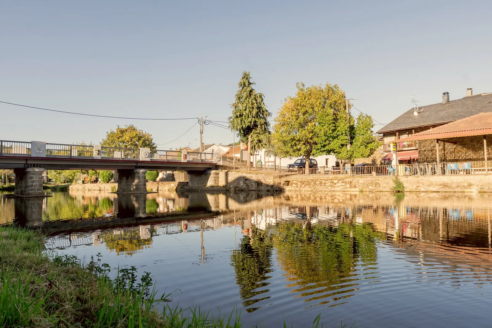 Ponte sobre o rio em Varge