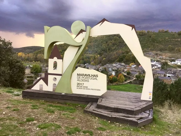 Monumento das 7 Maravilhas de Portugal, em Rio de Onor, fotografia 1