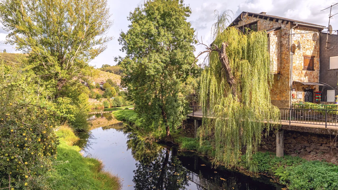 O rio Onor, a atravessar Rio de Onor
